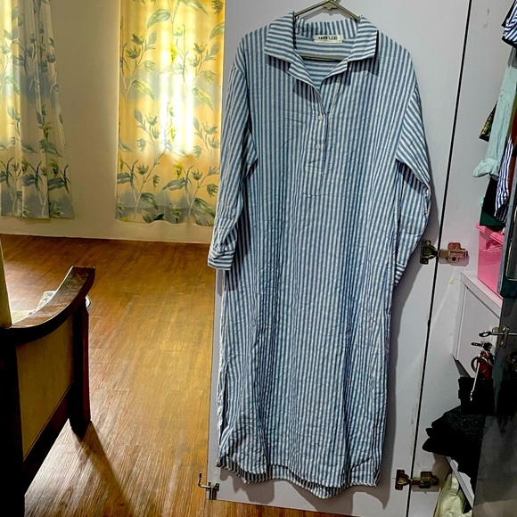 Paper salad made in china. Long kurta dress with slit on the sides.